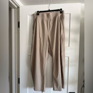 Old Navy Barrel Leg Sleektech pants